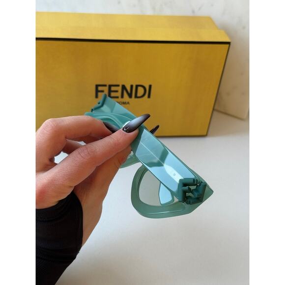 NEW Fendi FE40146I Diamonds Cat Eye Green Sunglasses